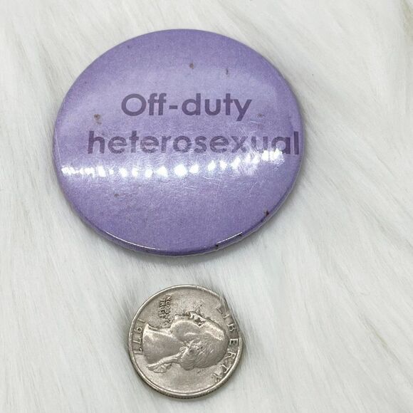 🔮 5/$25 Vintage‎ Off-duty Heterosexual Pin - Picture 2 of 3